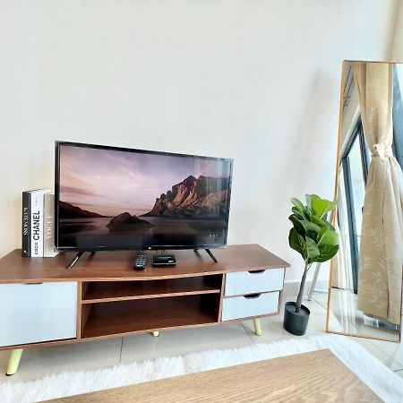 A 1-4 Pax Cozy Studio Tv Box Pool 100Mps Wifi 3 Bed Trefoil Setia Alam Buitenkant foto